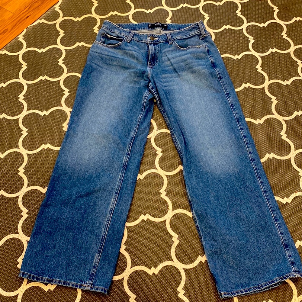 Hollister Low-Rise Baggy jeans. Medium wash. Brand new without tags.